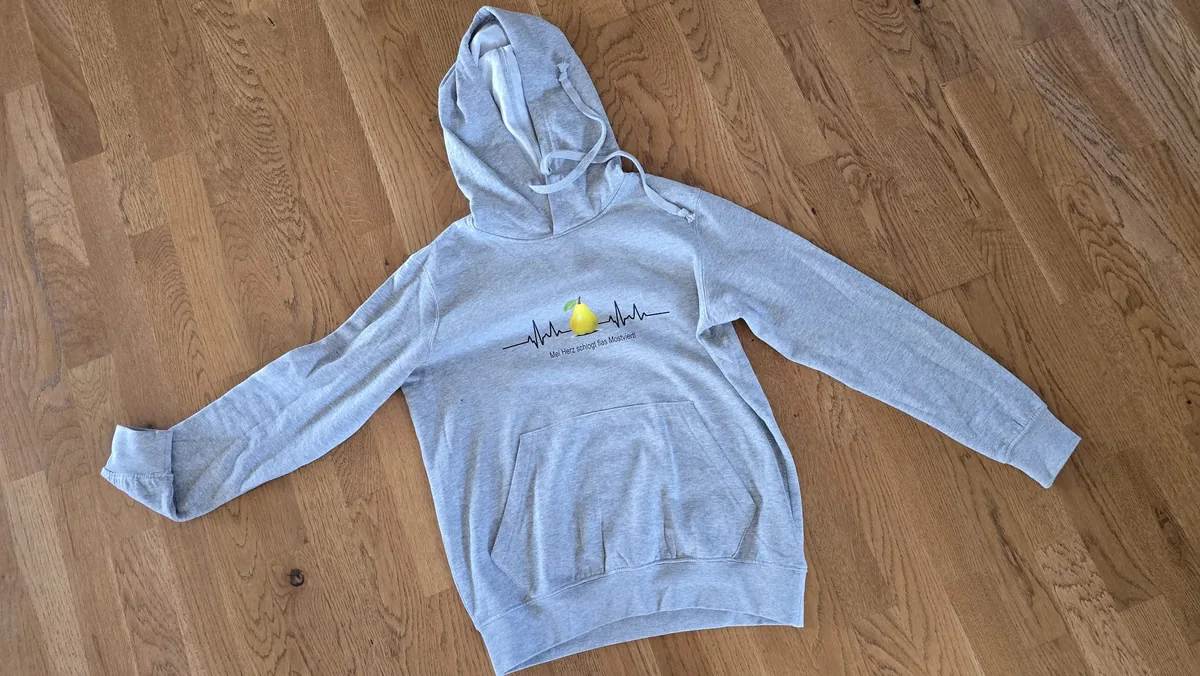 Grauer bequemer Hoodie mit Birnen-Herzschlagdruck auf der Brust