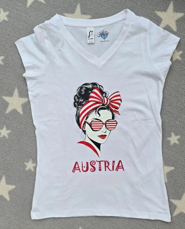 Weißes Damen T-Shirt mit rot-weiß-roter Austria-Illustration